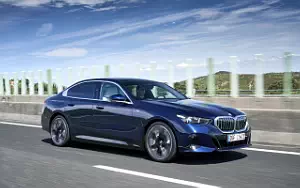   BMW i5 eDrive40 M Sport (Tanzanite Blue Metallic) - 2023