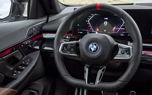   BMW i5 M60 xDrive (Frozen Pure Grey) - 2023