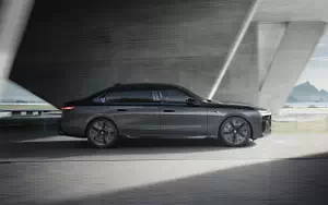   BMW M760e xDrive - 2022