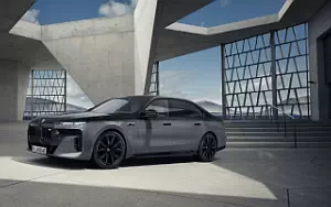   BMW M760e xDrive - 2022