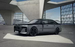   BMW M760e xDrive - 2022