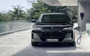   BMW M760e xDrive - 2022