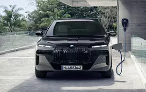  BMW M760e xDrive - 2022