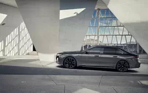   BMW M760e xDrive - 2022