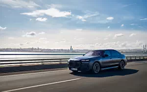   BMW i7 M70 xDrive (Frozen Tanzanite Blue) - 2023