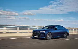   BMW i7 M70 xDrive (Frozen Tanzanite Blue) - 2023
