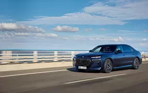   BMW i7 M70 xDrive (Frozen Tanzanite Blue) - 2023