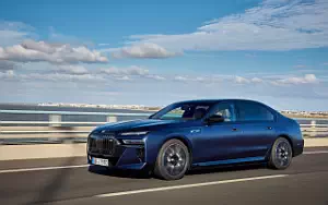   BMW i7 M70 xDrive (Frozen Tanzanite Blue) - 2023