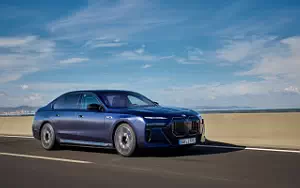   BMW i7 M70 xDrive (Frozen Tanzanite Blue) - 2023