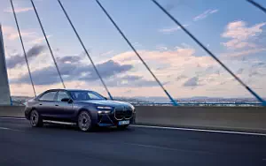   BMW i7 M70 xDrive (Frozen Tanzanite Blue) - 2023