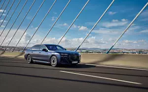   BMW i7 M70 xDrive (Frozen Tanzanite Blue) - 2023