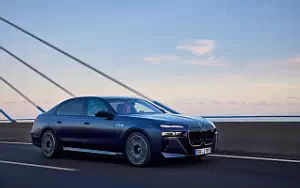   BMW i7 M70 xDrive (Frozen Tanzanite Blue) - 2023
