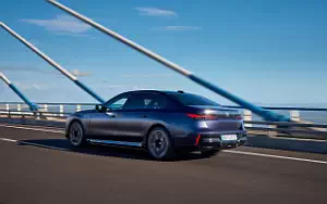   BMW i7 M70 xDrive (Frozen Tanzanite Blue) - 2023