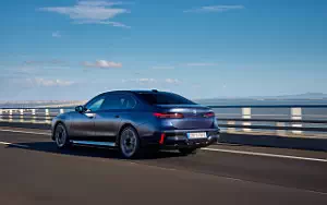  BMW i7 M70 xDrive (Frozen Tanzanite Blue) - 2023