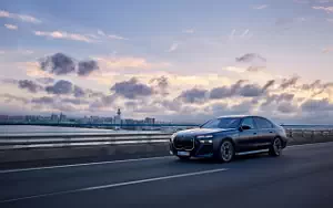   BMW i7 M70 xDrive (Frozen Tanzanite Blue) - 2023