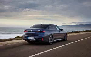   BMW i7 M70 xDrive (Frozen Tanzanite Blue) - 2023