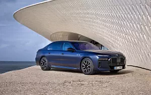   BMW i7 M70 xDrive (Frozen Tanzanite Blue) - 2023