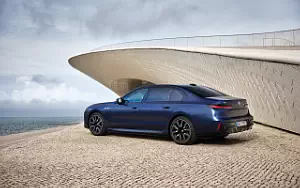   BMW i7 M70 xDrive (Frozen Tanzanite Blue) - 2023