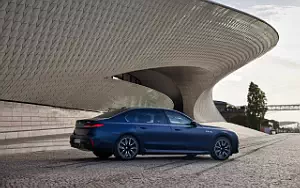   BMW i7 M70 xDrive (Frozen Tanzanite Blue) - 2023