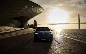   BMW i7 M70 xDrive (Frozen Tanzanite Blue) - 2023