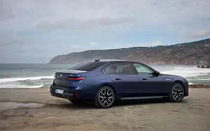   BMW i7 M70 xDrive (Frozen Tanzanite Blue) - 2023