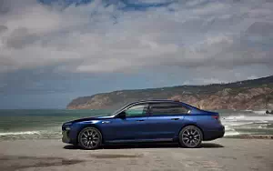   BMW i7 M70 xDrive (Frozen Tanzanite Blue) - 2023