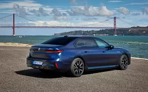   BMW i7 M70 xDrive (Frozen Tanzanite Blue) - 2023