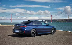   BMW i7 M70 xDrive (Frozen Tanzanite Blue) - 2023