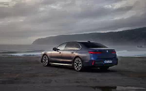   BMW i7 M70 xDrive (Frozen Tanzanite Blue) - 2023