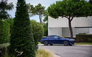   BMW i7 M70 xDrive (Frozen Tanzanite Blue) - 2023