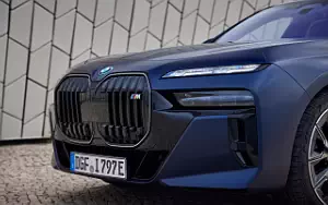   BMW i7 M70 xDrive (Frozen Tanzanite Blue) - 2023
