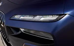   BMW i7 M70 xDrive (Frozen Tanzanite Blue) - 2023