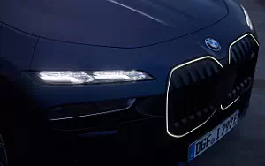   BMW i7 M70 xDrive (Frozen Tanzanite Blue) - 2023