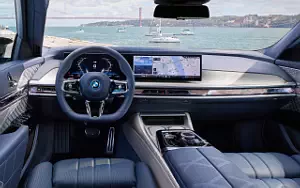   BMW i7 M70 xDrive (Frozen Tanzanite Blue) - 2023