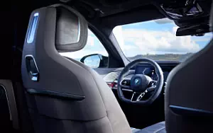   BMW i7 M70 xDrive (Frozen Tanzanite Blue) - 2023