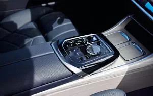   BMW i7 M70 xDrive (Frozen Tanzanite Blue) - 2023
