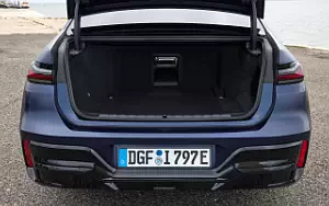   BMW i7 M70 xDrive (Frozen Tanzanite Blue) - 2023
