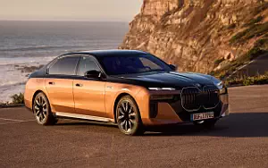   BMW i7 M70 xDrive (Two Tone Liquid Copper Sapphire Black) - 2023