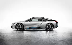   BMW i8 - 2013
