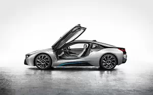   BMW i8 - 2013
