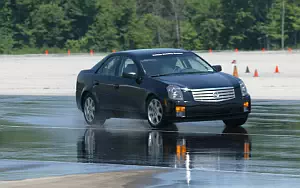   Cadillac CTS - 2004