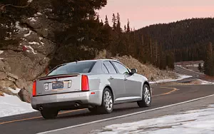   Cadillac STS - 2005