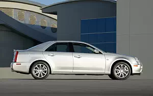   Cadillac STS - 2005