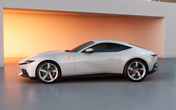 ���� ���������� Ferrari Amalfi (Bianco Artico) - 2025