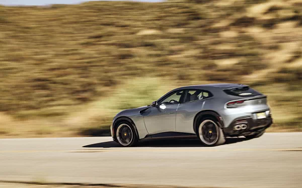 ���� ���������� Ferrari Purosangue US-spec - 2023