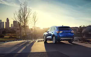   Ford Escape Hybrid Titanium - 2019