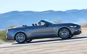   Ford Mustang GT Convertible - 2014