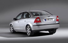   Ford Focus Sedan - 2004