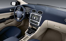   Ford Focus Sedan - 2004