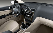   Ford Focus Sedan - 2004